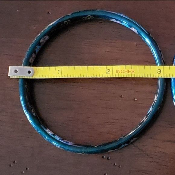 Beautiful Set of Vintage Cloisonné Floral Design Bracelets - Picture 6 of 7